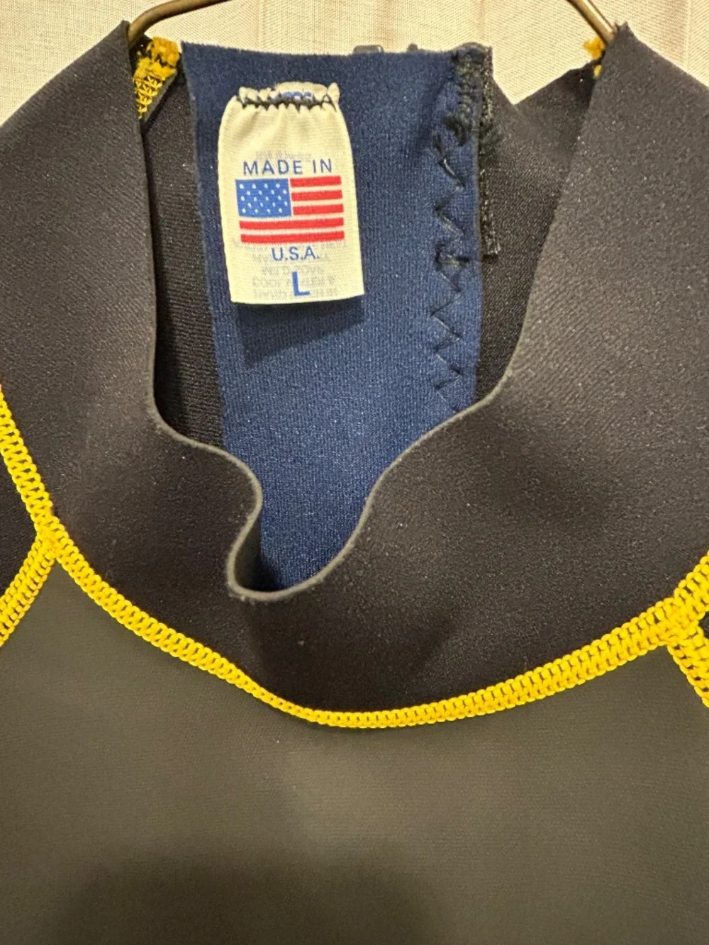Chill Skin Men's 0.5mm Short Sleeve Shorty Wetsuit Black/Gray Yellow Trim L